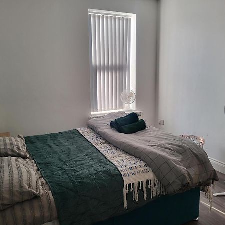 1 Bed Flat, Airport Pick, Drop Available Fibre Broadband, New, Washer Dryer, 10 Mins From City Centre Dartford Exterior photo
