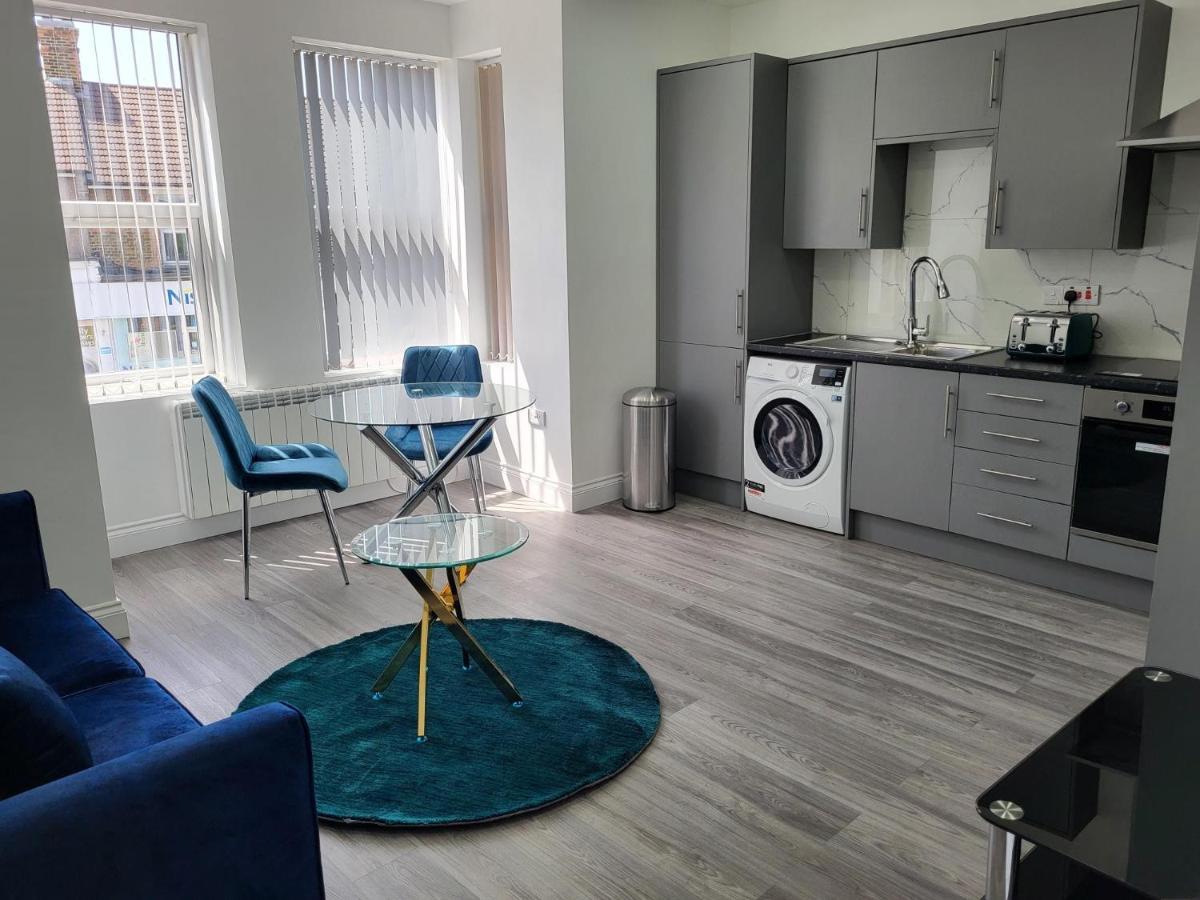1 Bed Flat, Airport Pick, Drop Available Fibre Broadband, New, Washer Dryer, 10 Mins From City Centre Dartford Exterior photo